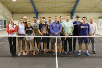 Weltklasse-Coach Gebhard Gritsch mit Oberösterreichs Stützpunkttrainern bei der aktiven Umsetzung der Workshop-Inhalte in der Tennishalle Weltklasse-Coach Gebhard Gritsch mit Oberösterreichs Stützpunkttrainern bei der aktiven Umsetzung der Workshop-Inhalte in der Tennishalle