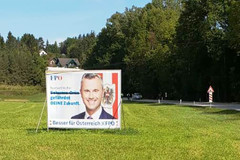 das beschmierte Wahlplakat das beschmierte Wahlplakat