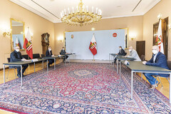 v.l.: Bürgermeister Gerald Hackl, Steyr, Landeshauptmann Mag. Thomas Stelzer, Wirtschafts-Landesrat Markus Achleitner, Vizebürgermeister Markus Vogl, Steyr, sowie die beiden MAN-Betriebsräte Helmut Emler und Thomas Kutsam v.l.: Bürgermeister Gerald Hackl, Steyr, Landeshauptmann Mag. Thomas Stelzer, Wirtschafts-Landesrat Markus Achleitner, Vizebürgermeister Markus Vogl, Steyr, sowie die beiden MAN-Betriebsräte Helmut Emler und Thomas Kutsam