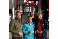 ÖAAB-Bezirksobmann Franz Haider (Mitte) ist mit JVP-Obmann Thomas Weichselbaumer in Gunskirchen kurz unterwegs. ÖAAB-Bezirksobmann Franz Haider (Mitte) ist mit JVP-Obmann Thomas Weichselbaumer in Gunskirchen kurz unterwegs.