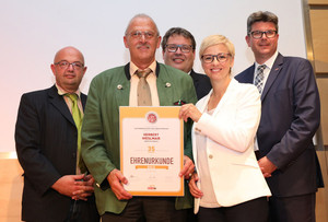 1. R. v.l.: Herbert Hieslmayr, Doris Hummer, 2.R: Gerold Royda, Thomas Mayr-Stockinger, Stefan Praher 1. R. v.l.: Herbert Hieslmayr, Doris Hummer, 2.R: Gerold Royda, Thomas Mayr-Stockinger, Stefan Praher