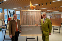 Hiegelsberger_Starhemberg.jpg: (v.l.) Agrar-Landesrat Hiegelsberger und proHolz Obmann Starhemberg bei der Ausstellung „Holzbau in fünf Vierteln“ in Traunkirchen Hiegelsberger_Starhemberg.jpg: (v.l.) Agrar-Landesrat Hiegelsberger und proHolz Obmann Starhemberg bei der Ausstellung „Holzbau in fünf Vierteln“ in Traunkirchen