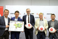 v.l.: Andreas Holzinger (Leiter Bundessport- und Freizeitzentrum Obertraun), Mag. Andreas Winkelhofer (Geschäftsführer Oberösterreich Tourismus), Sportreferent Landeshauptmann-Stv. Dr. Michael Strugl, Horst Dilly (Hotel Dilly, Windischgarsten) und Heinz Rosenauer (Agentur Global Sports). v.l.: Andreas Holzinger (Leiter Bundessport- und Freizeitzentrum Obertraun), Mag. Andreas Winkelhofer (Geschäftsführer Oberösterreich Tourismus), Sportreferent Landeshauptmann-Stv. Dr. Michael Strugl, Horst Dilly (Hotel Dilly, Windischgarsten) und Heinz Rosenauer (Agentur Global Sports).
