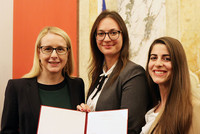 v.l.n.r.: Dr. Margarete Schramböck, Claudia Anderl-Schmidt, Francesca Zizi v.l.n.r.: Dr. Margarete Schramböck, Claudia Anderl-Schmidt, Francesca Zizi