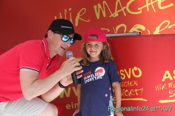 Moderator mit Glücksengerl Moderator mit Glücksengerl