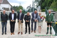 Durchschneiden des Bandes Durchschneiden des Bandes