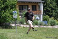 Footgolfer beim Abschuss Footgolfer beim Abschuss