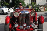 Einfahrt des Oldtimers Einfahrt des Oldtimers