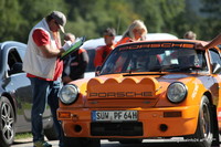 Rallyeauto beim Start Rallyeauto beim Start