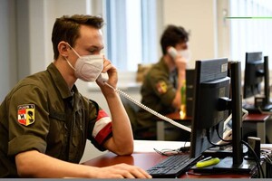 Soldaten des Bundesheers unterstützen im Call-Center des Landes Oberösterreich. Soldaten des Bundesheers unterstützen im Call-Center des Landes Oberösterreich.