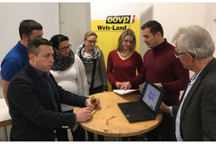 Großes Interesse ruft der Informationsabend mit Mario Hermüller (2.v.re.) vom ÖAAB OÖ zu den Details zum FamilienbonusPlus sowie andere familienpolitischen Unterstützungen seitens Bund und Land hervor Großes Interesse ruft der Informationsabend mit Mario Hermüller (2.v.re.) vom ÖAAB OÖ zu den Details zum FamilienbonusPlus sowie andere familienpolitischen Unterstützungen seitens Bund und Land hervor