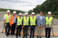 Oberösterreich setzt aktiv Maßnahmen zur Energiewende v.l.: Wels-Strom-Geschäftsführer Ing. Friedrich Pöttinger, DI Franz Gruber, Technischer Geschäftsführer Wels Strom, Reinhard Reiter, Gemeindevorstand Steinhaus bei Wels, Dr. Andreas Rabl, Bürgermeister von Wels, Wirtschafts- und Energie-Landesrat Markus Achleitner, Peter Lehner, Stadtrat in Wels, und DDr. Werner Steinecker, Generaldirektor der Energie AG.