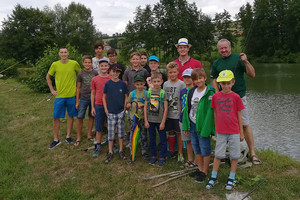 Lukas Paulusberger (li.) mit den erfolgreichen Fischern. Lukas Paulusberger (li.) mit den erfolgreichen Fischern.