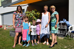 Bürgermeisterin Maria Pachner konnte sich kürzlich im Sommerbetrieb des Kindergarten Parz von der hervorragenden und engagierten Arbeit des Teams überzeugen. Bürgermeisterin Maria Pachner konnte sich kürzlich im Sommerbetrieb des Kindergarten Parz von der hervorragenden und engagierten Arbeit des Teams überzeugen.