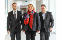 Dr. Michael Hubich, MBA, Ärztlicher Direktor, DGKPin Walpurga Auinger, Pflegedirektorin, und Mag. Heinz Kosma, Kaufmännischer Direktor des Pyhrn-Eisenwurzen Klinikums Kirchdorf Steyr. Dr. Michael Hubich, MBA, Ärztlicher Direktor, DGKPin Walpurga Auinger, Pflegedirektorin, und Mag. Heinz Kosma, Kaufmännischer Direktor des Pyhrn-Eisenwurzen Klinikums Kirchdorf Steyr.