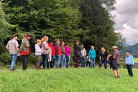Kräuterwanderung mit Vizebürgermeister Reinhold Redtenbacher in St. Pankraz Kräuterwanderung mit Vizebürgermeister Reinhold Redtenbacher in St. Pankraz