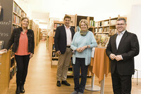 Regina Reichartzeder (Stadtbibliothek), Bürgermeister Mag. Werner Krammer, Mag. Eva Zankl (Stadtbibliothek) und Landesrat DI Ludwig Schleritzko (v.l.). Regina Reichartzeder (Stadtbibliothek), Bürgermeister Mag. Werner Krammer, Mag. Eva Zankl (Stadtbibliothek) und Landesrat DI Ludwig Schleritzko (v.l.).