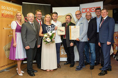 Kultiwirt des Jahres 2018: v. l. Monika Kalkgruber, Nikolaus Prinz, Thomas Mayr-Stockinger, Andrea und Jürgen Klement, Karl Wögerer, Robert Seeber, Gerold Royda, Stefan Praher und Hermann Pühringer. Kultiwirt des Jahres 2018: v. l. Monika Kalkgruber, Nikolaus Prinz, Thomas Mayr-Stockinger, Andrea und Jürgen Klement, Karl Wögerer, Robert Seeber, Gerold Royda, Stefan Praher und Hermann Pühringer.