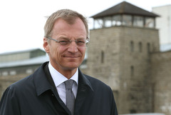 LH Stelzer bei der internationalen Befreiungsfeier im ehemaligen KZ Mauthausen LH Stelzer bei der internationalen Befreiungsfeier im ehemaligen KZ Mauthausen