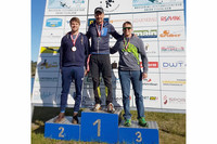 Podest im Springen: Vize Matthias Swoboda, Landesmeister Daniel Dobringer und Bronze-Medaillen-Gewinner Matthias Köttl (alle WLU Fischlham) Podest im Springen: Vize Matthias Swoboda, Landesmeister Daniel Dobringer und Bronze-Medaillen-Gewinner Matthias Köttl (alle WLU Fischlham)