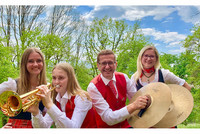 Landesrat Achleitner mit der Trachtenmusikkapelle Neukirchen bei Lambach auf Tour Landesrat Achleitner mit der Trachtenmusikkapelle Neukirchen bei Lambach auf Tour