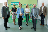 B-Bezirksobmann Leopold Keferböck (v.li.), Bezirksbäuerin Margit Ziegelbäck, LWK-Präsidentin Michaela Langer-Weninger, Pauline Mittermayr, Markus Brandmayr und Franz Waldenberger sehen das Wahlergebnis als Motivation und Auftrag zugleich B-Bezirksobmann Leopold Keferböck (v.li.), Bezirksbäuerin Margit Ziegelbäck, LWK-Präsidentin Michaela Langer-Weninger, Pauline Mittermayr, Markus Brandmayr und Franz Waldenberger sehen das Wahlergebnis als Motivation und Auftrag zugleich