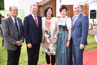 Johann Gaisberger (Direktor Bioschule), LH Thomas Stelzer, Barbara Kneidinger (GF Bio.Garten.Eden), Elisabeth Höfler (Bgm. Aigen-Schlägl) und LR Max Hiegelsberger. Johann Gaisberger (Direktor Bioschule), LH Thomas Stelzer, Barbara Kneidinger (GF Bio.Garten.Eden), Elisabeth Höfler (Bgm. Aigen-Schlägl) und LR Max Hiegelsberger.