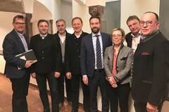 v.r.n.l. BGM Otto Kloiber, BGM Josef Weikinger, Gundi Schirlbauer, Landesrat Schnöll, Ferdinand Laimer, BGM Franz Vogl, BGM Franz Eisl, Hans Wieser v.r.n.l. BGM Otto Kloiber, BGM Josef Weikinger, Gundi Schirlbauer, Landesrat Schnöll, Ferdinand Laimer, BGM Franz Vogl, BGM Franz Eisl, Hans Wieser