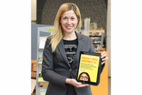Stadträtin Doris Lang-Mayerhofer rät allen BibliothekskundInnen und die es noch werden wollen, das umfassende Online-Angebot der Stadtbibliothek Linz zu nutzen. Stadträtin Doris Lang-Mayerhofer rät allen BibliothekskundInnen und die es noch werden wollen, das umfassende Online-Angebot der Stadtbibliothek Linz zu nutzen.