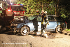 Einsatzkräfte an der Unfallstelle Einsatzkräfte an der Unfallstelle