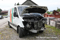 eines der schwer beschädigten Unfallfahrzeuge eines der schwer beschädigten Unfallfahrzeuge