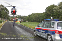 Einsatzkräfte an der Unfallstelle Einsatzkräfte an der Unfallstelle
