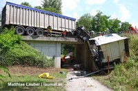 Einsatzkräfte an der Unfallstelle Einsatzkräfte an der Unfallstelle