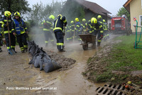 Aufräumarbeiten nach einem heftigen Gewitter Aufräumarbeiten nach einem heftigen Gewitter