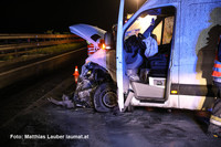 Unfallfahrzeug vor der Bergung Unfallfahrzeug vor der Bergung