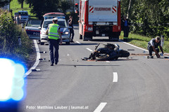Einsatzkräfte an der Unfallstelle Einsatzkräfte an der Unfallstelle