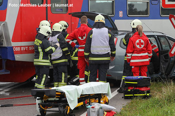 Verkehrsunfall mit Regionalzug - Symbolbild Verkehrsunfall mit Regionalzug - Symbolbild