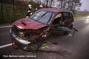 Eines der schwer beschädigten Unfallfahrzeuge Eines der schwer beschädigten Unfallfahrzeuge
