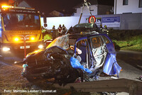 Abtransport eines der Unfallfahrzeuge Abtransport eines der Unfallfahrzeuge