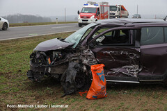 eines der schwer beschädigten Unfallfahrzeuge eines der schwer beschädigten Unfallfahrzeuge