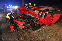 Einsatzkräfte an der Unfallstelle Einsatzkräfte an der Unfallstelle
