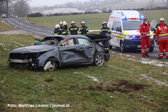 Einsatzkräfte an der Unfallstelle Einsatzkräfte an der Unfallstelle