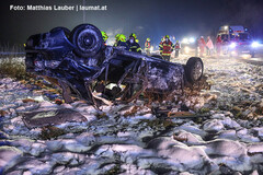 Einsatzkräfte an der Unfallstelle Einsatzkräfte an der Unfallstelle