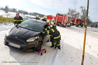 Bergung eines der beiden Unfallfahrzeuge Bergung eines der beiden Unfallfahrzeuge