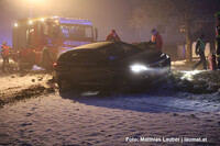 Einsatzkräfte an der Unfallstelle Einsatzkräfte an der Unfallstelle