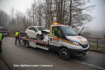 Abtransport des Unfallwagens Abtransport des Unfallwagens