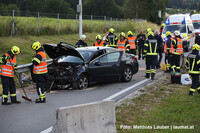 Einsatzkräfte an der Unfallstelle Einsatzkräfte an der Unfallstelle