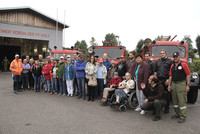 Besuch der Lebenshilfe Wels beim 1. Feuerwehr-Oldtimerverein der FF Wels Besuch der Lebenshilfe Wels beim 1. Feuerwehr-Oldtimerverein der FF Wels