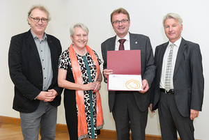 Der Intendant des Lehár Festivals, Mag. Thomas Enzinger, Maria Sams für die Lehár Villa, Bürgermeister Hannes Heide und Ministerialrat Dr. Peter Seitz, Bundesministerium für Bildung, Wissenschaft und Forschung Der Intendant des Lehár Festivals, Mag. Thomas Enzinger, Maria Sams für die Lehár Villa, Bürgermeister Hannes Heide und Ministerialrat Dr. Peter Seitz, Bundesministerium für Bildung, Wissenschaft und Forschung
