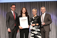 Berufsgruppensprecher Peter Hartl, Spartenobmann Michael Pecherstorfer, ausgezeichnete Bäckermeisterin Michaela Hubmer, WKOÖ-Präsidentin Doris Hummer, LIM Reinhard Honeder (v. l.). Berufsgruppensprecher Peter Hartl, Spartenobmann Michael Pecherstorfer, ausgezeichnete Bäckermeisterin Michaela Hubmer, WKOÖ-Präsidentin Doris Hummer, LIM Reinhard Honeder (v. l.).